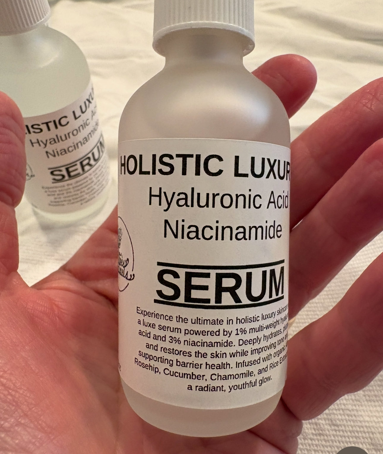 Holistic Luxury Hyaluronic Acid + Niacinamide Serum